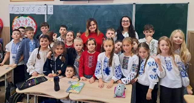  Із третьокласниками ТНВК «Школа-ліцей ім. Н. Яремчука № 6».jpg